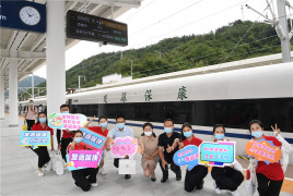 郑渝高铁全线开通运营   保康冠名“楚源保康”号列车首发