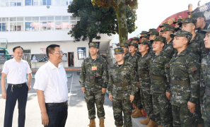 冯云波走访慰问驻军官兵退役军人和优抚对象
