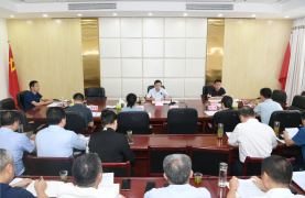 杜云峰主持召开县政府第十次常务会议