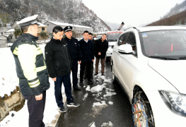 杜云峰督导检查道路低温雨雪冰冻天气交通安全工作